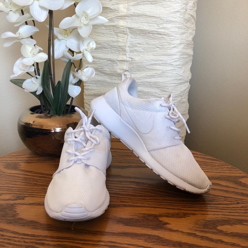 Nike Roshe white